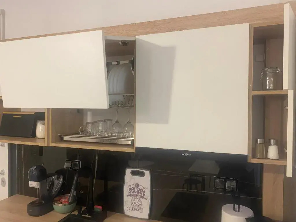 Maia Minimalist Studio