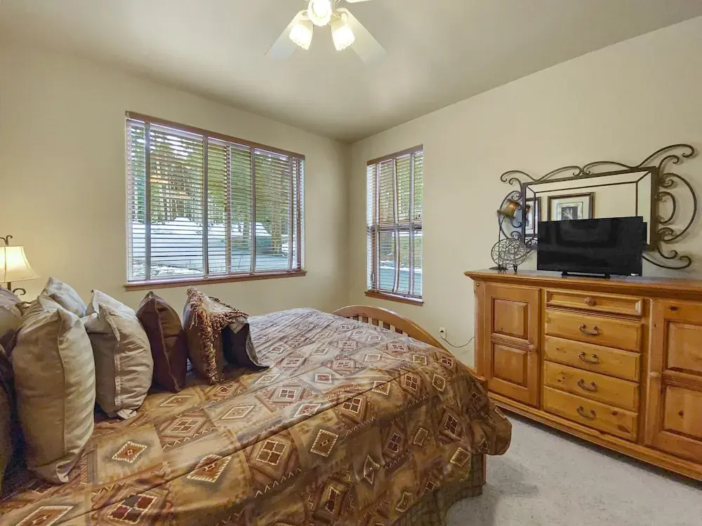 Gold King Chalet 3 Bedroom Townhouse by RedAwning