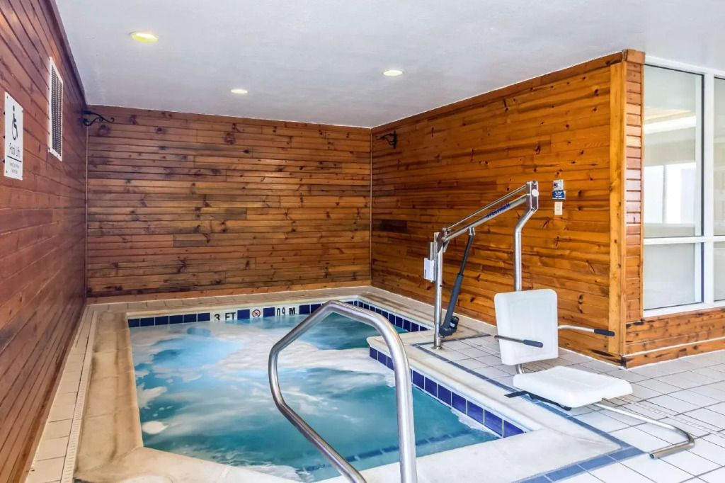 Holiday Inn Express and Suites Hannibal
