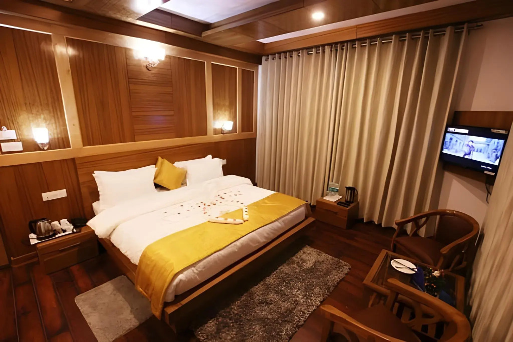 HOTEL YATRI mONARCH rESIDENCY MANALI
