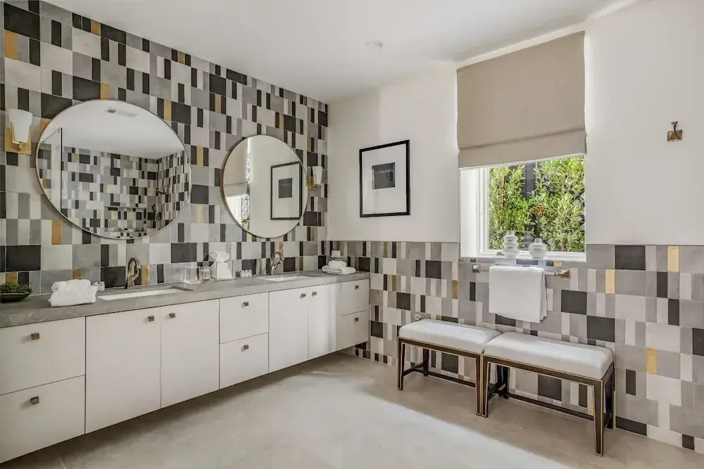 Laurel Canyon - Architectural Modern Estate With Pool & Landscaped Garden