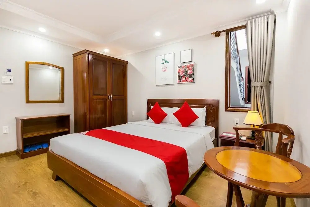 Phong Lan Xanh Hotel by OYO Rooms