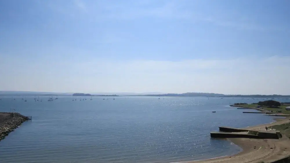 Beach Point - Stunning Harbour Views from Balcony