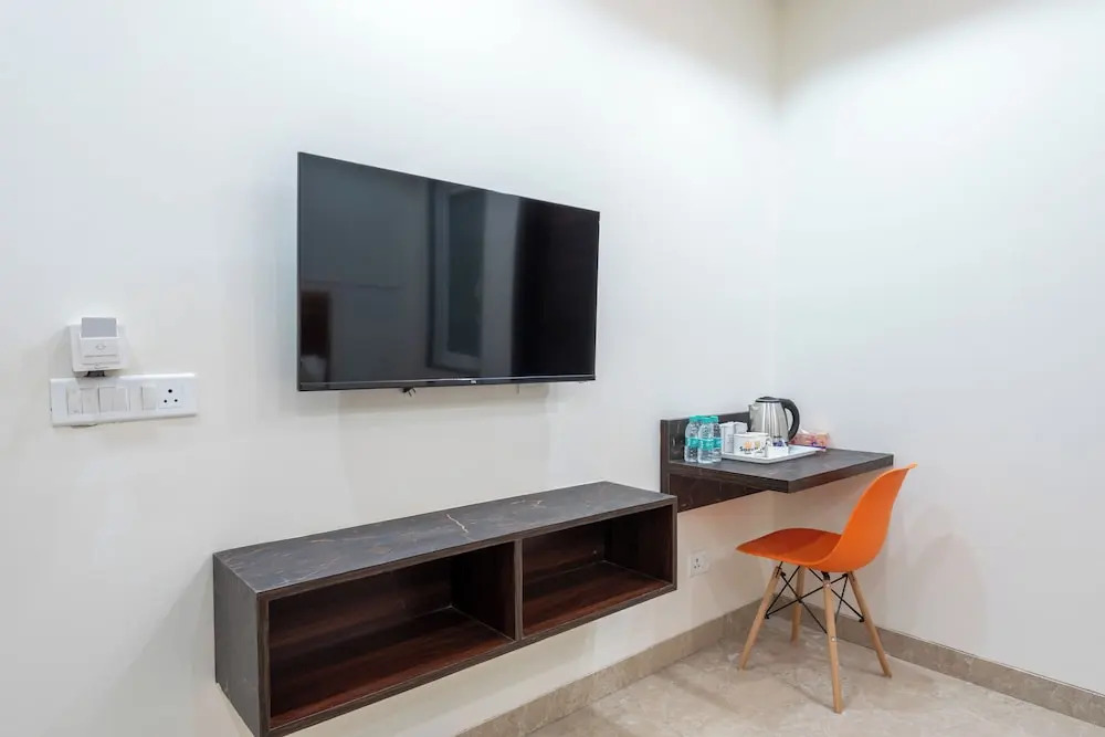 FabHotel Comfort N Stay - Huda City Centre Metro