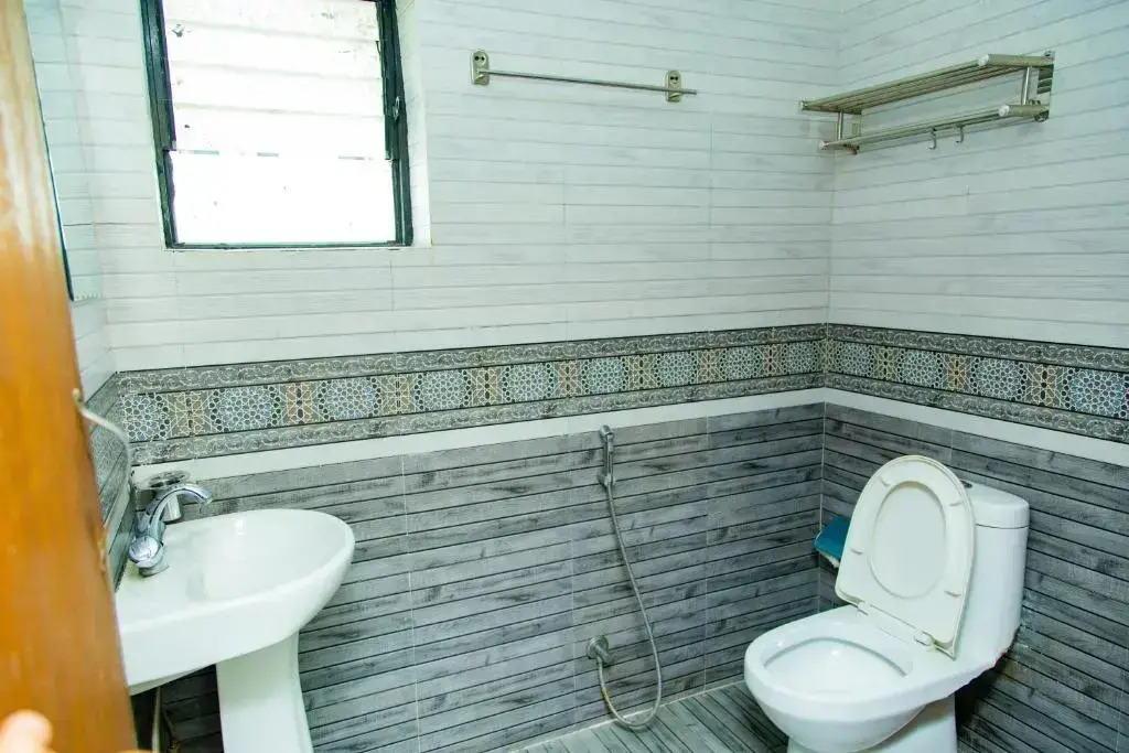 Hotel Everest Regency by OYO Rooms