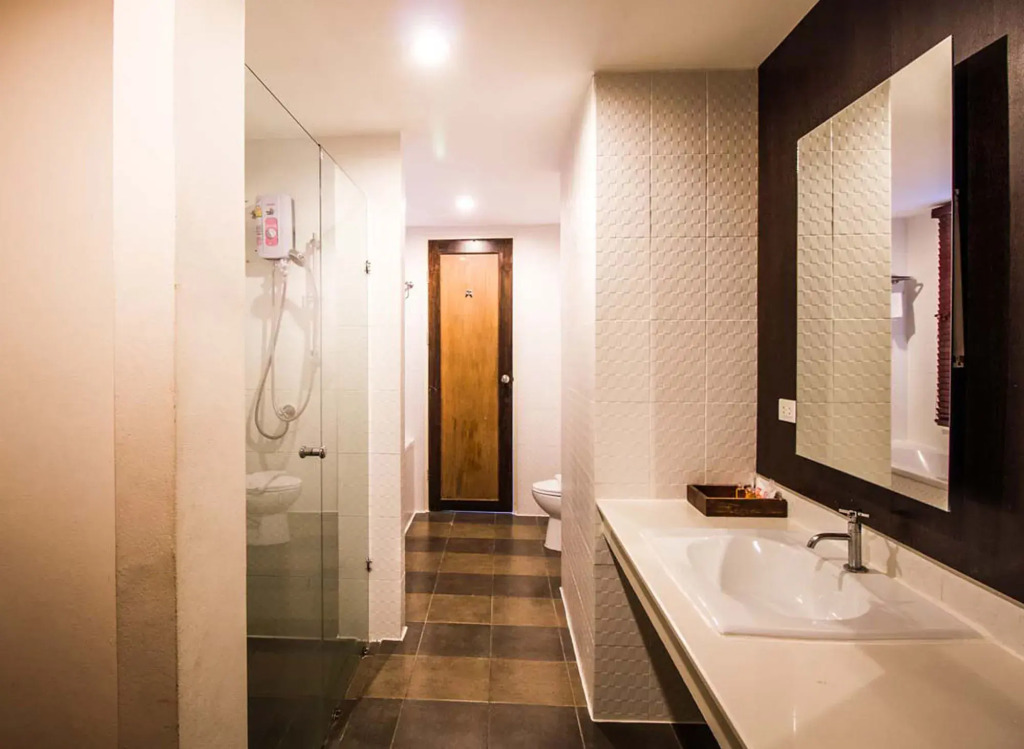 B2 Premier Hotel & Resort