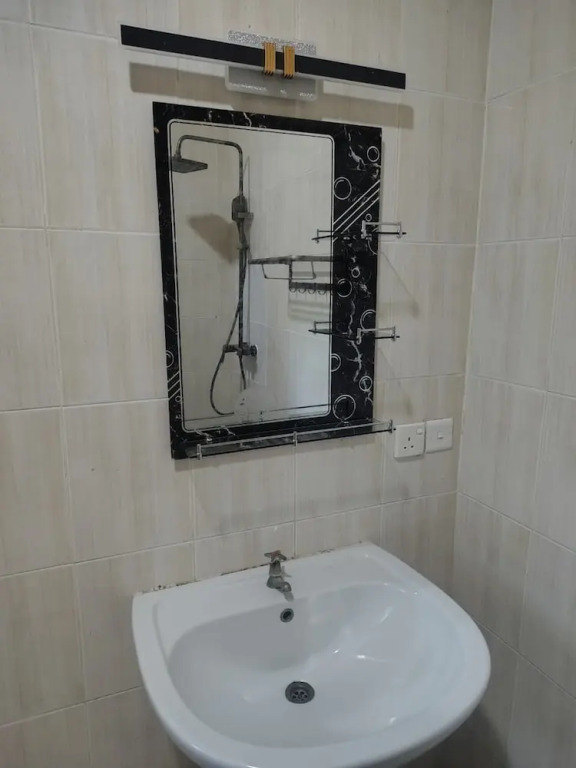 Qua Bruce Apartment