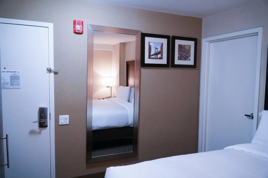 Hotel Mint JFK Airport