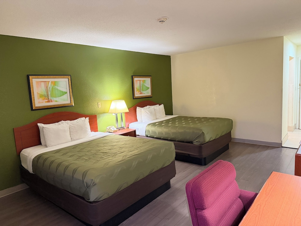 Lafayette Inn & Suites
