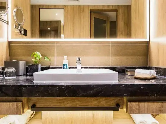 Atour Hotel Qingdao May Fourth Square Yunxiao Road