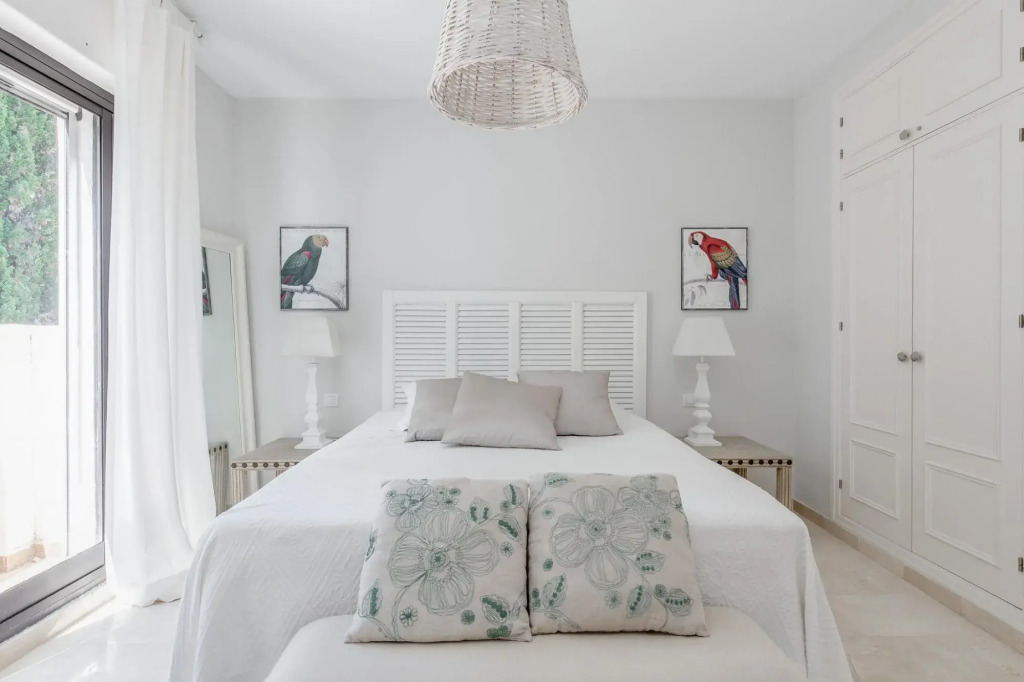 Charming Beachside Townhouse in San Pedro A Lovely Retreat Steps from the Shore