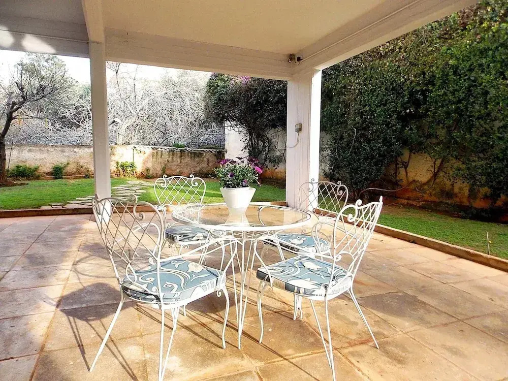 Glyfada Spacious Apartment Garden