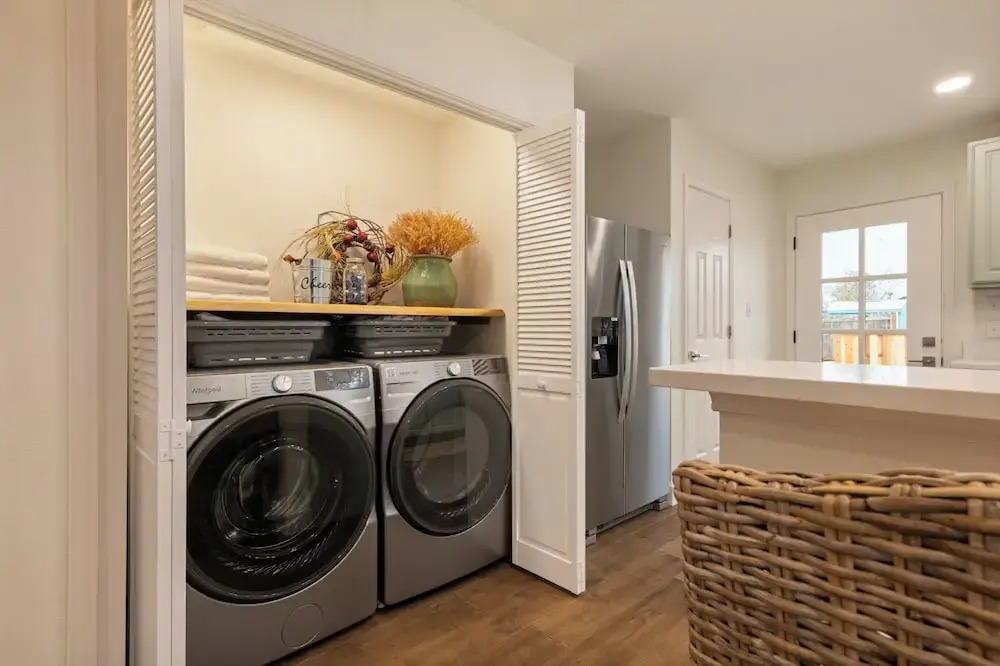 < 1 Mi to Georgetown Square: Pet-friendly Getaway!