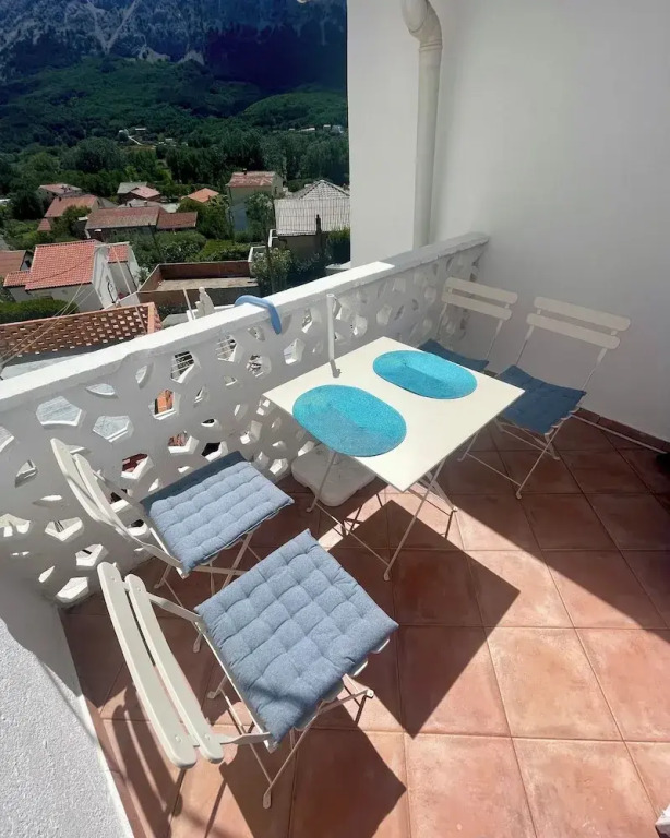 Holiday House Baska Hill