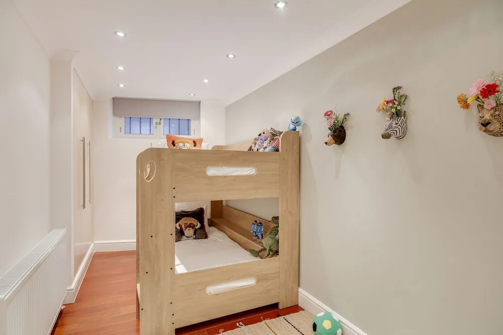 The Earl's Court Retreat - Modern & Central 2BDR with Garden