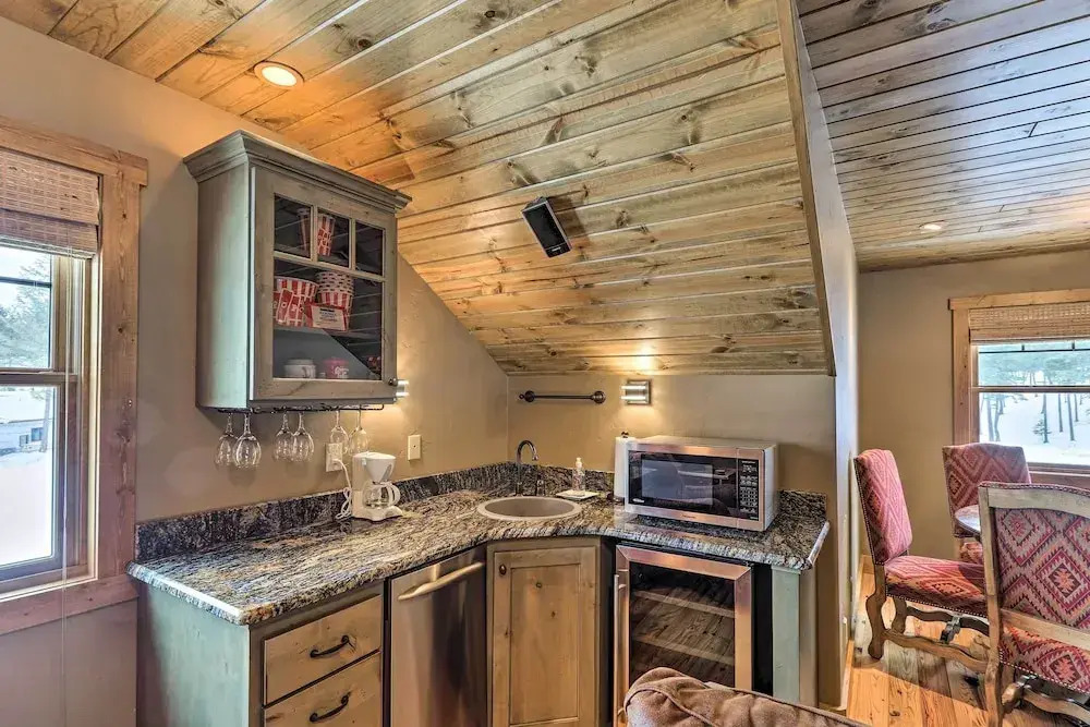Beautiful Eureka Cabin Rental on Golf Resort