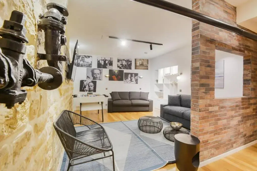 Amazing 10bed in the heart of le marais and suprises...