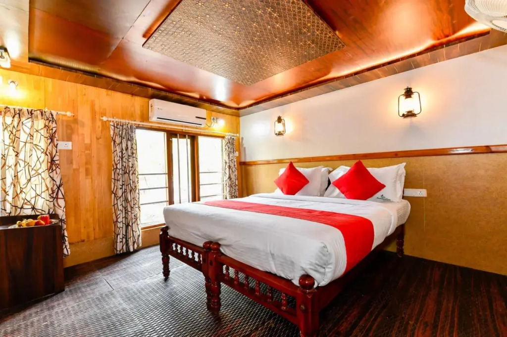 Indraprastham Houseboat