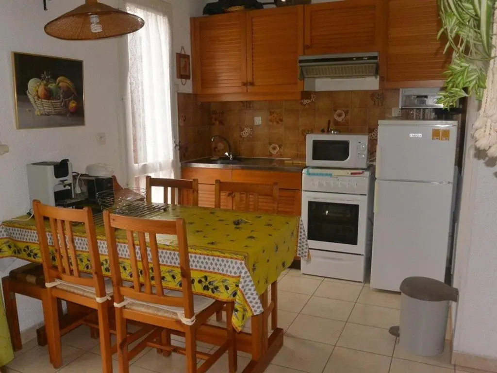 Villa mitoyenne calme avec piscine et parking, proche plage pour 6 personnes - FR-1-607-28