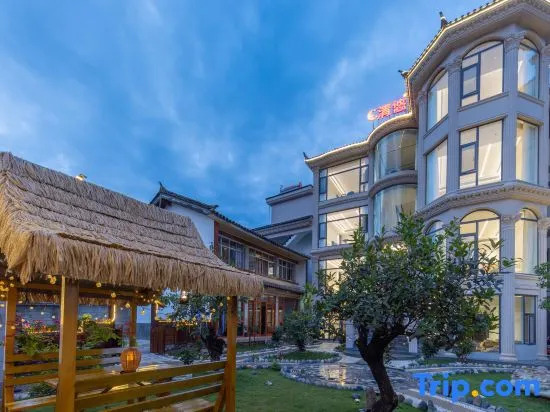 Lijiang Qingyou Courtyard Homestay (Sanyi International Airport Store)