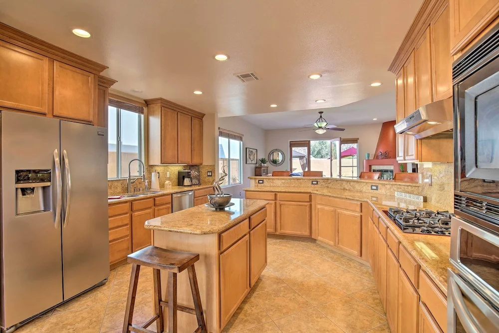 222396 3BR Escape w/ Fire Pit: 1 Mi to Old Town
