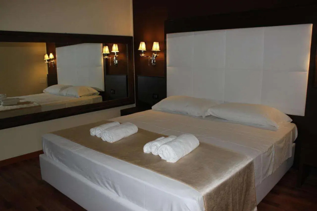 Momis Hotel