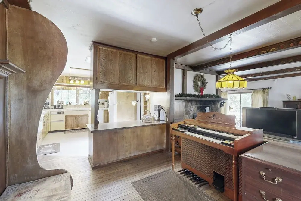 2BR House w/ Private Hot Tub, Free Wifi