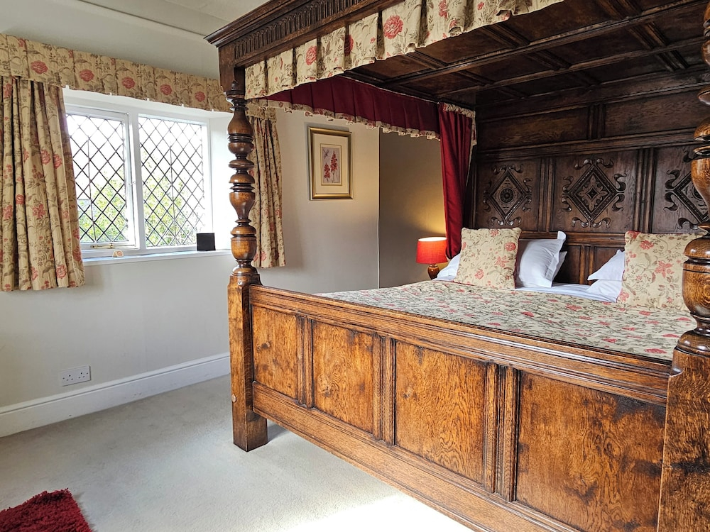 The Oxenham Arms Hotel Devon
