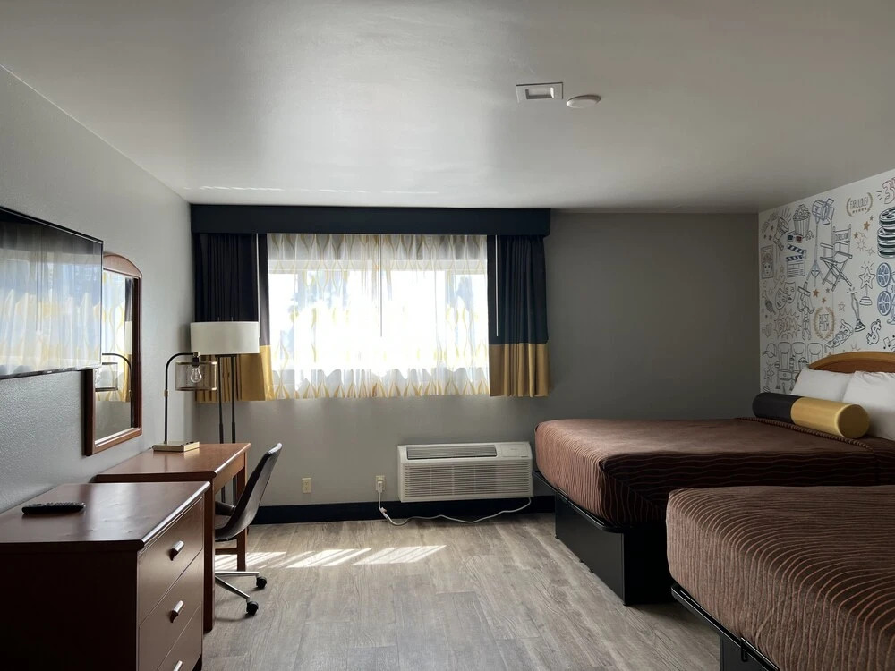 La Mirage Inn - Hollywood