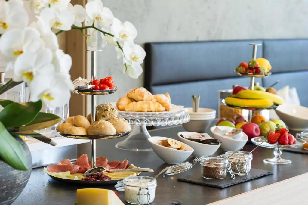 Haus Gregori Modern & Central Stay in Vineyard with Rooftop & Served Breakfast