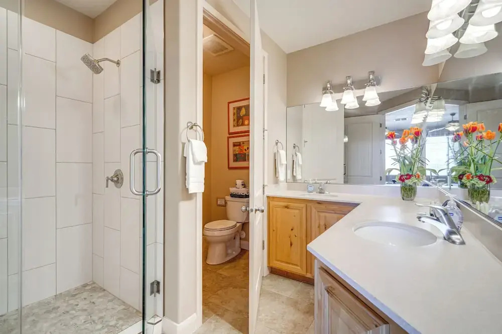 Pool Access & Patio! Resort-style St George Condo