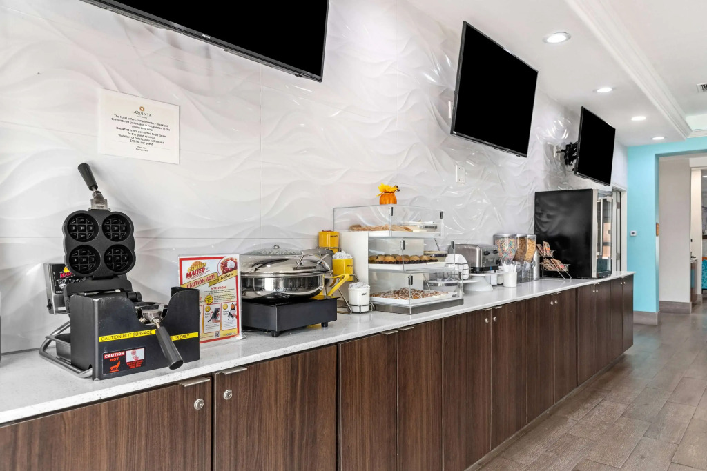 La Quinta Inn Suites by Wyndham Raymondville Harlingen