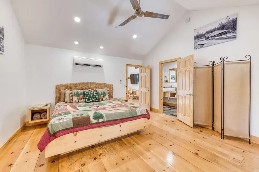 Cottage Like Suite With Private Hot Tub