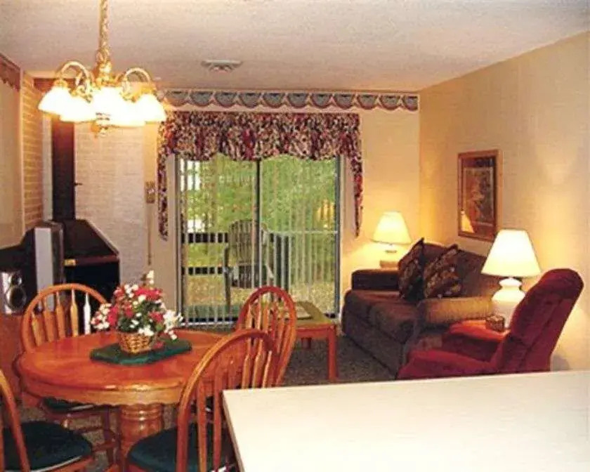 Hiawatha East Lake Tansi by CoolVacay
