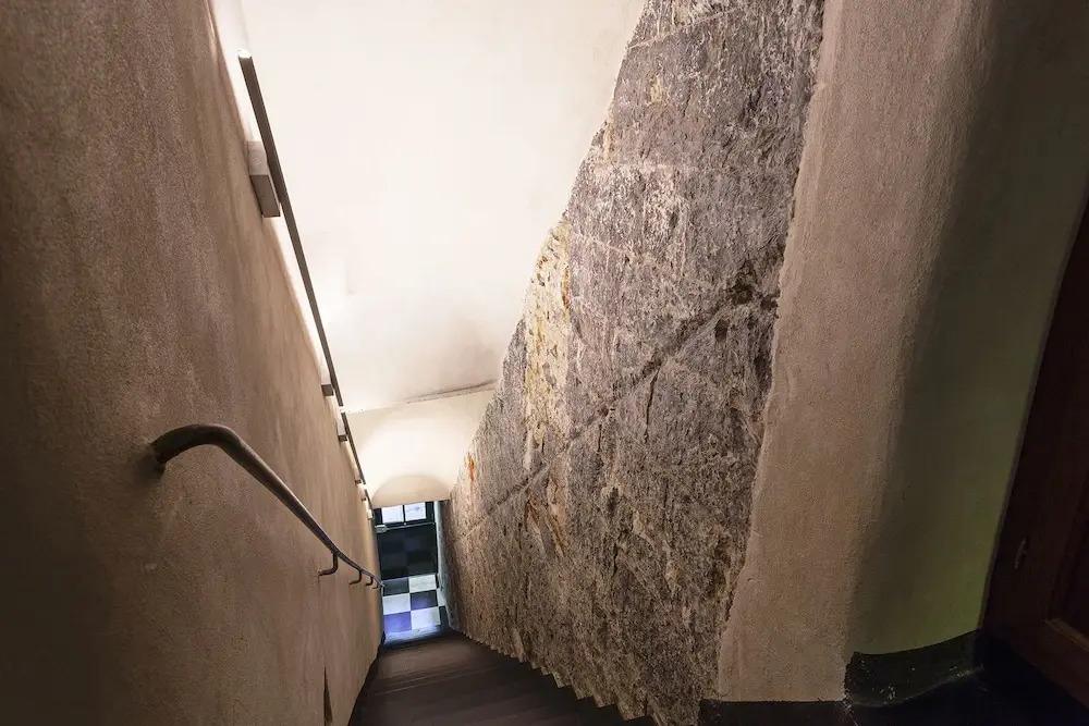Wood and Stone Apartment in the historical center