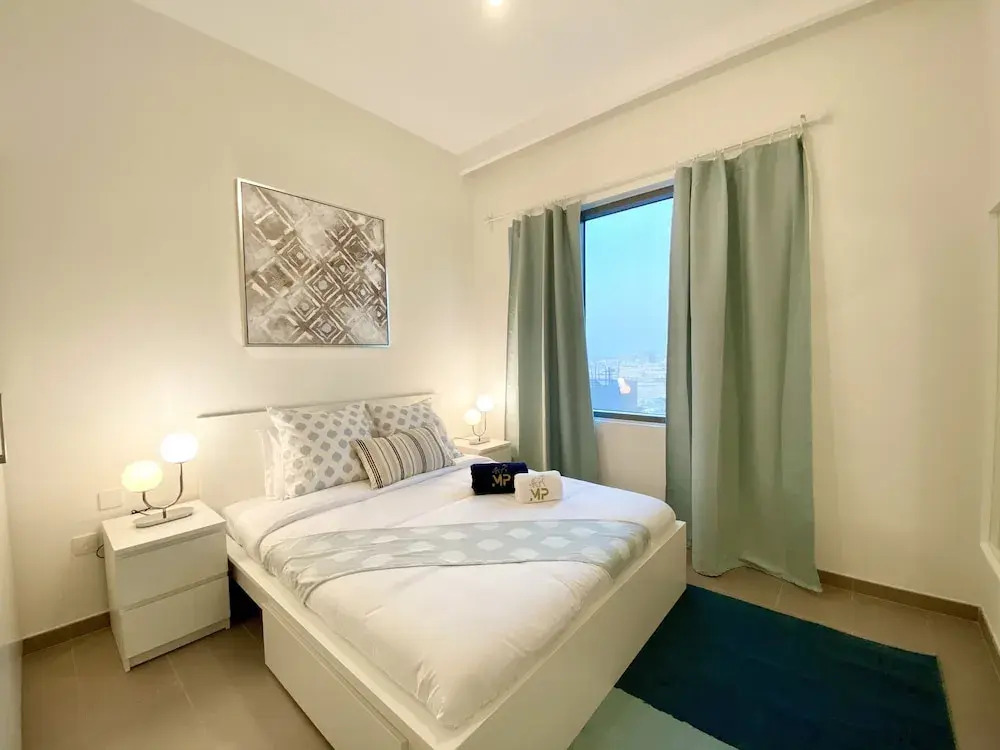 Marco Polo - Lofty Apt with Balcony Near Dubai Hills Mall