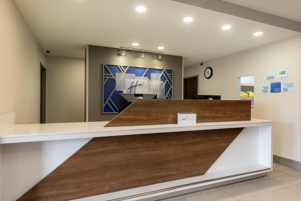 Holiday Inn Express Hotel & Suites LAMAR by IHG