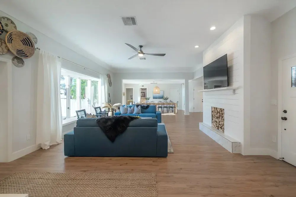 125 Harbor Bluff Dr