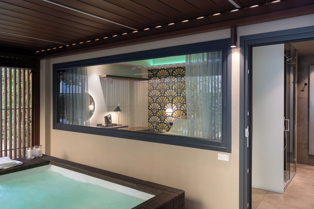 Arts & Crafts Luxury Suites