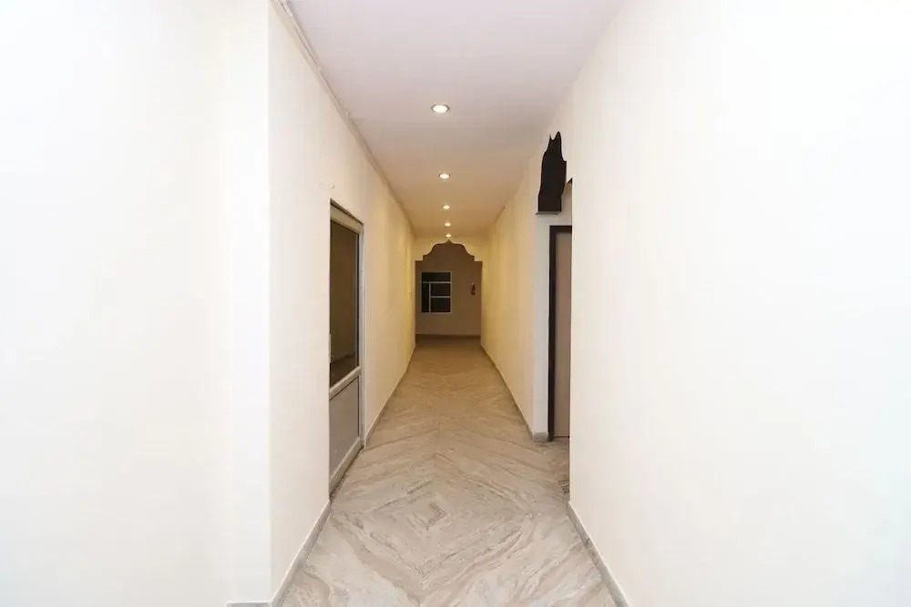 OYO 9929 Hotel Dhruv