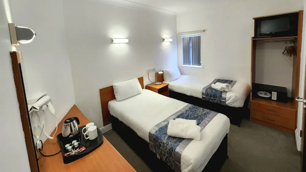Heathrow Lodge Ltd