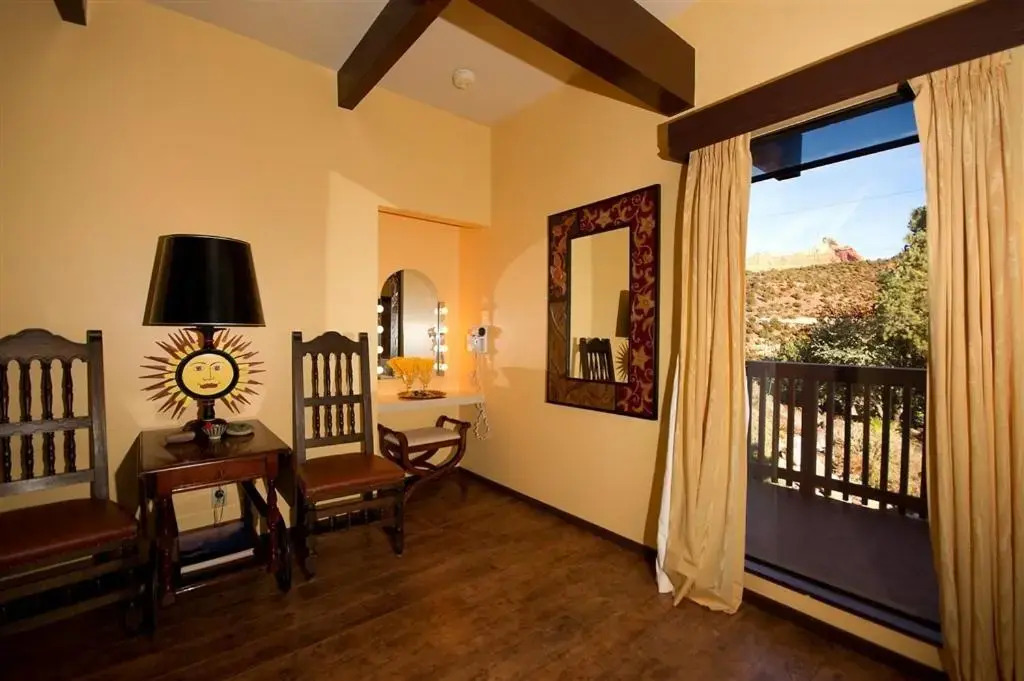 The Joy Sedona - Bed & Breakfast and Luxury Creekside Cabins
