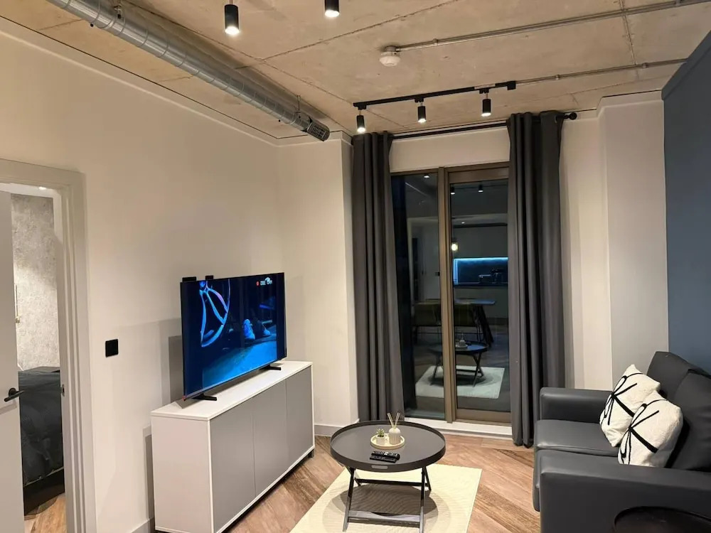 2 Bedroom En-suite in City Center for Long Stays