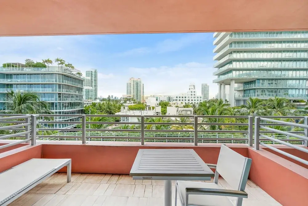 Bentley Beach Club by Edgewater One VR