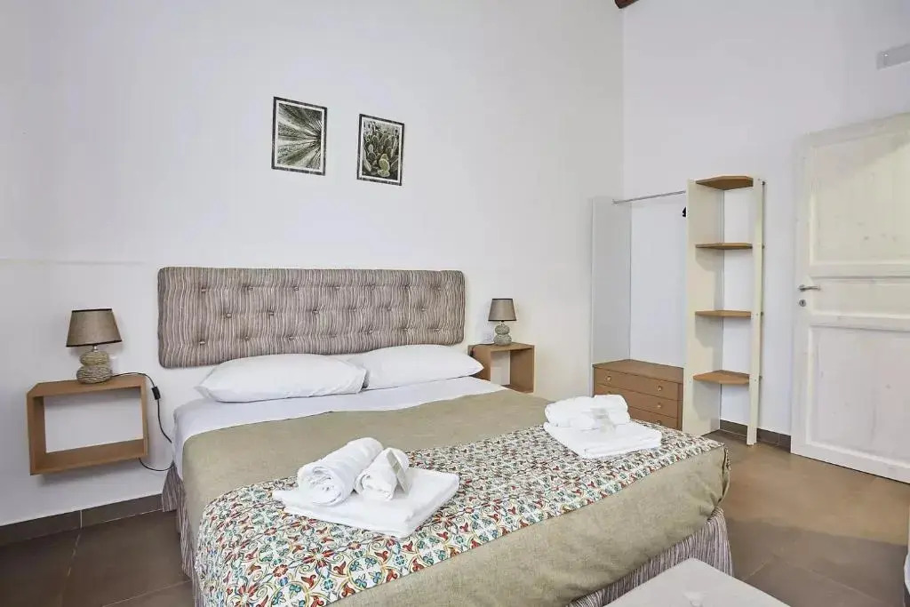 Casale Sammartano - Appartamenti con piscina comune