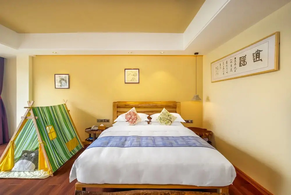 Oriental Platonic Inn