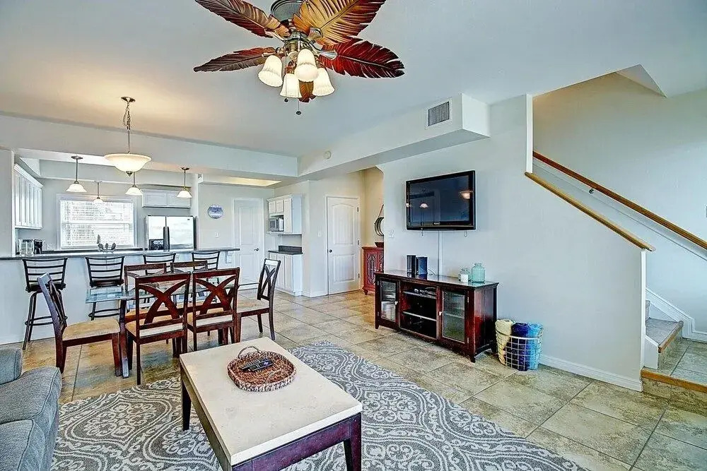 Anchor's Away 2 Bedroom Condo by Redawning