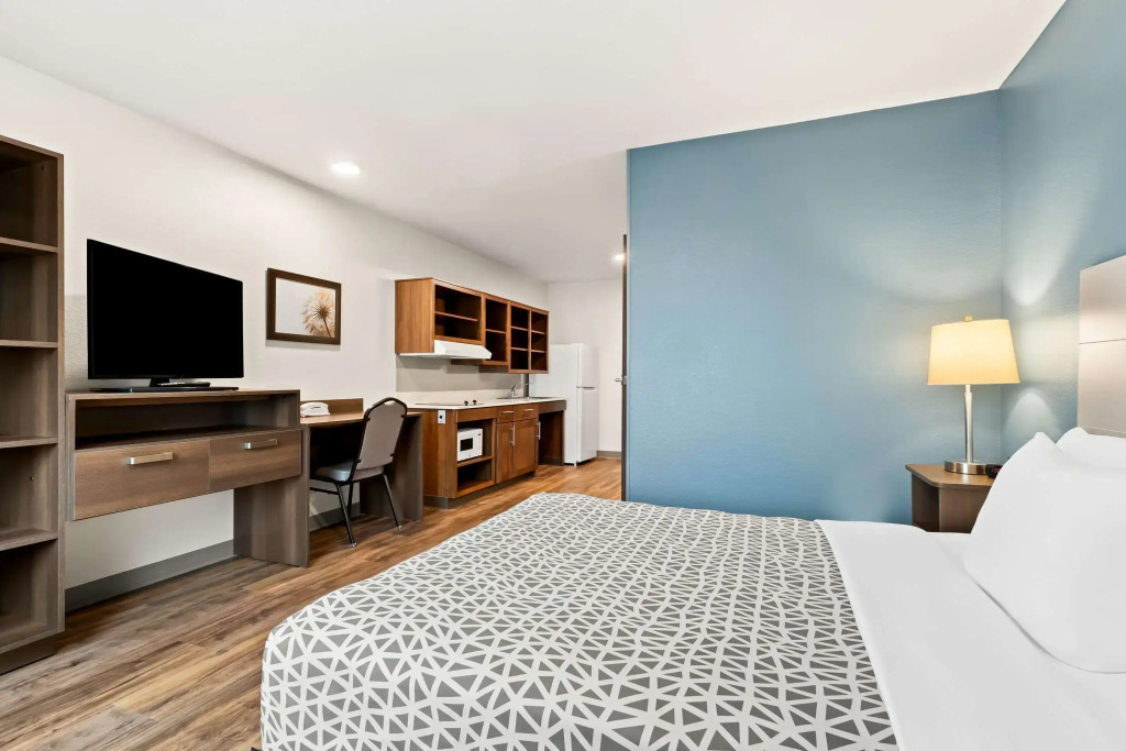 WoodSpring Suites Denver Commerce City