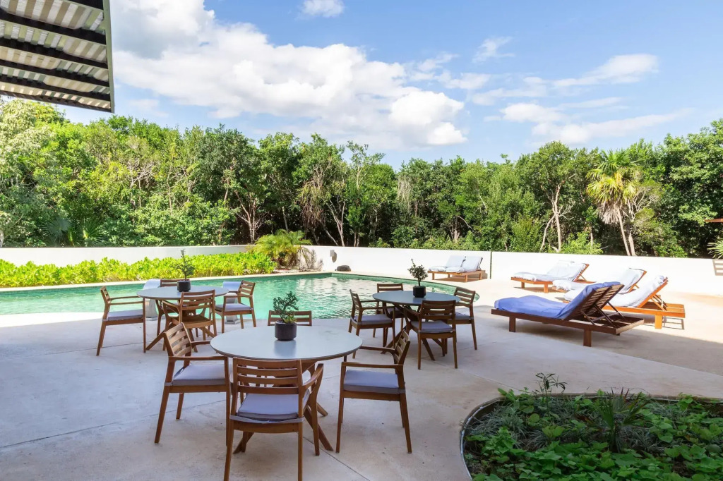 Solmare Apartments & Suites