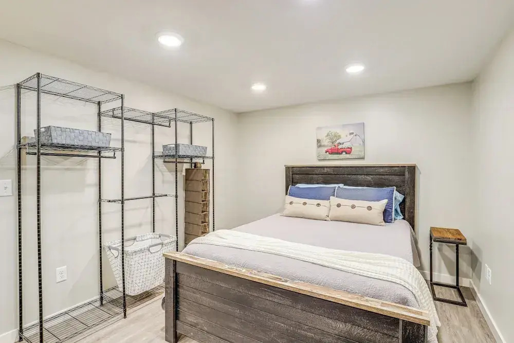 Walk to Downtown Weaverville: Quiet Apartment